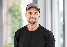 Portraitfoto Sebastian Schmidt, smartOPTIMO